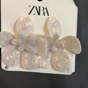 White Boho Womens Flower Design Earrings